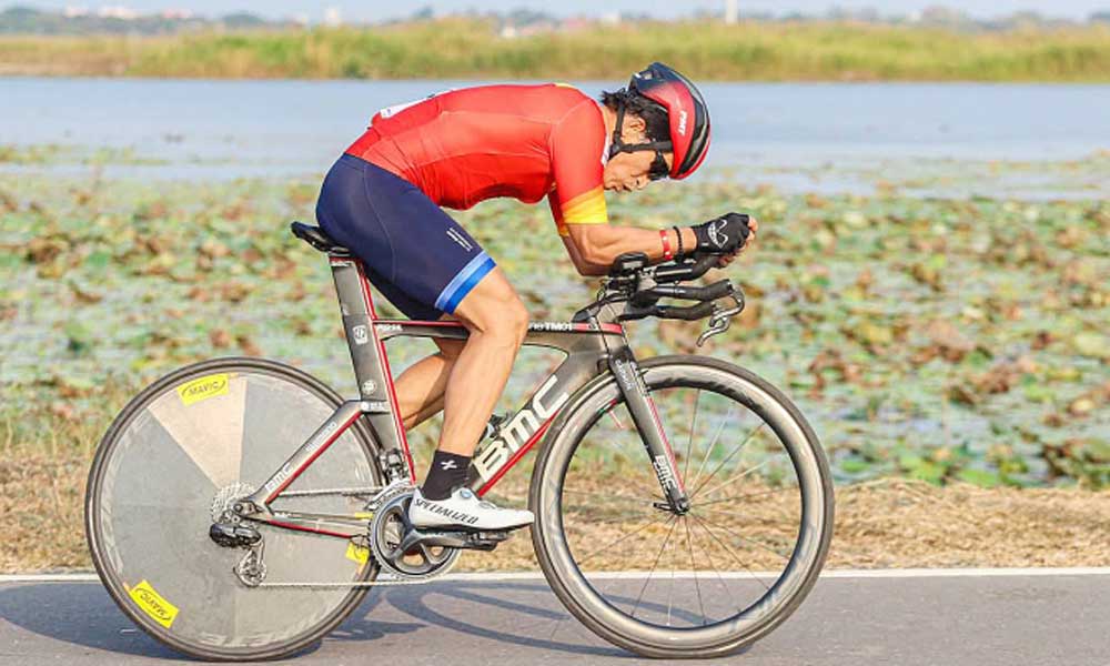 Vietnamese cyclist wins Asian gold on borrowed bike after fire accident
